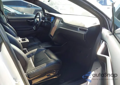 2016 Tesla Model X 60D/70D/75D/90D/P100D z USA, uszkodzony, nr VIN 5YJXCBE29GF021226